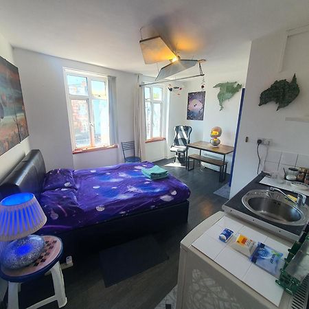 Cyber-Art Studio In Camden Apartment Лондон Екстериор снимка