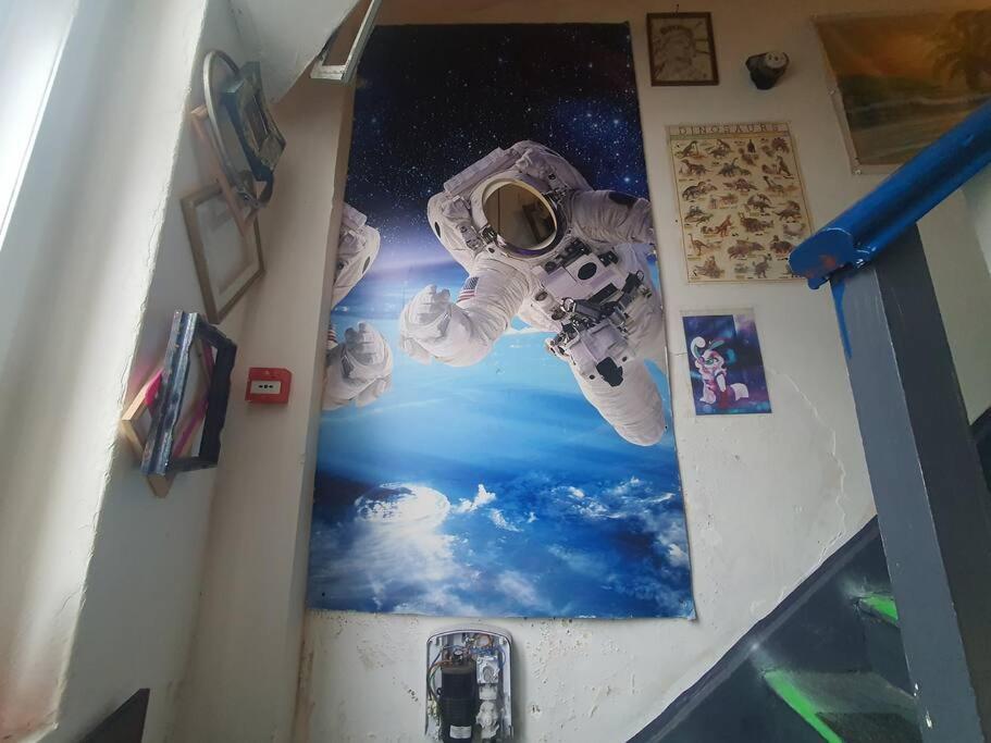 Cyber-Art Studio In Camden Лондон Екстериор снимка