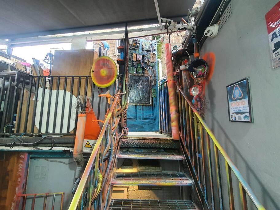 Cyber-Art Studio In Camden Лондон Екстериор снимка